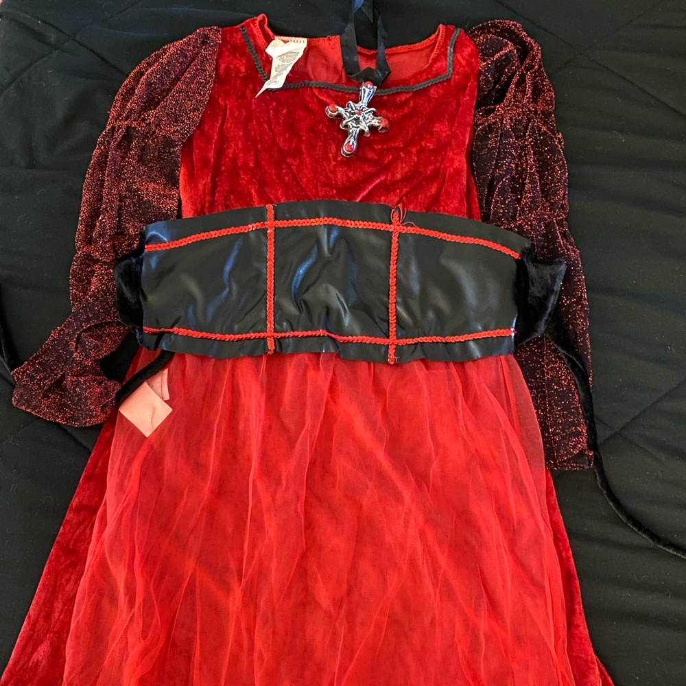 Child’s vampire enchantress costume